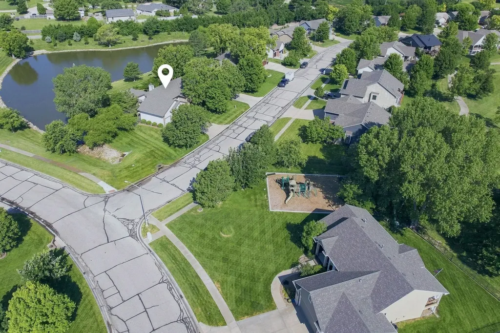 1335 S Threewood Street Wichita KS 67235