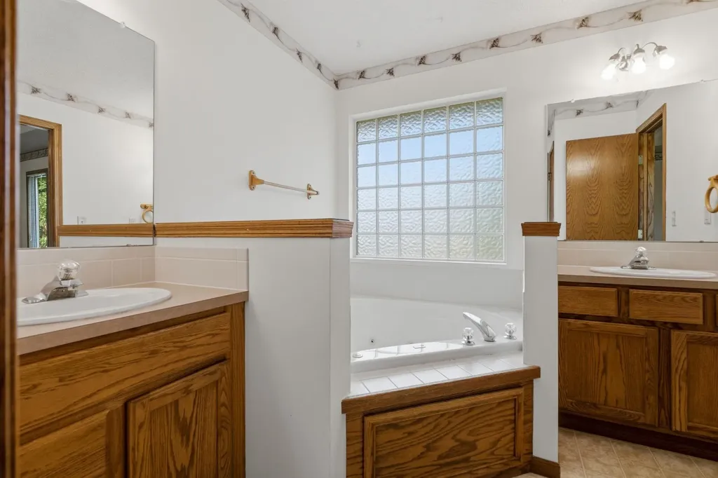 1335 S Threewood Street Wichita KS 67235