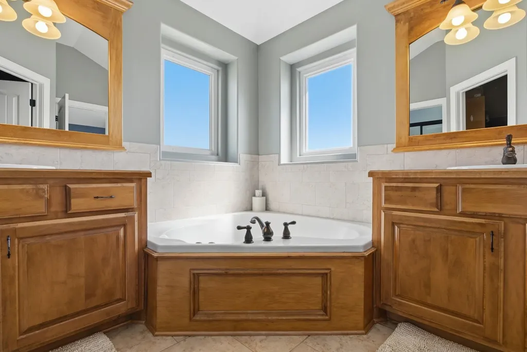 4241 N 167th Street Colwich KS 67030