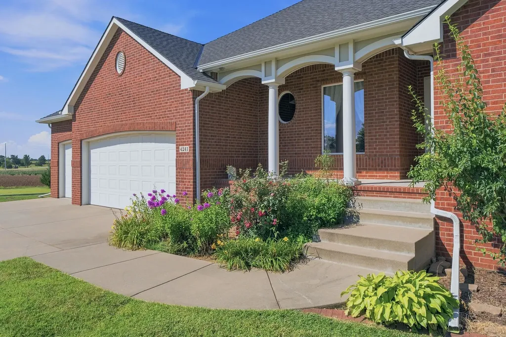 4241 N 167th Street Colwich KS 67030