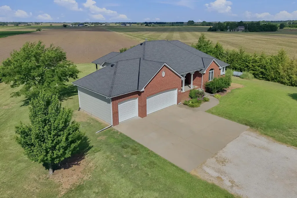 4241 N 167th Street Colwich KS 67030