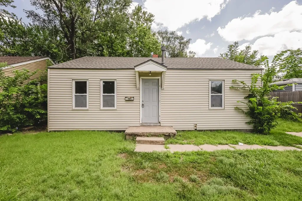 1738 N Poplar Wichita KS 67214