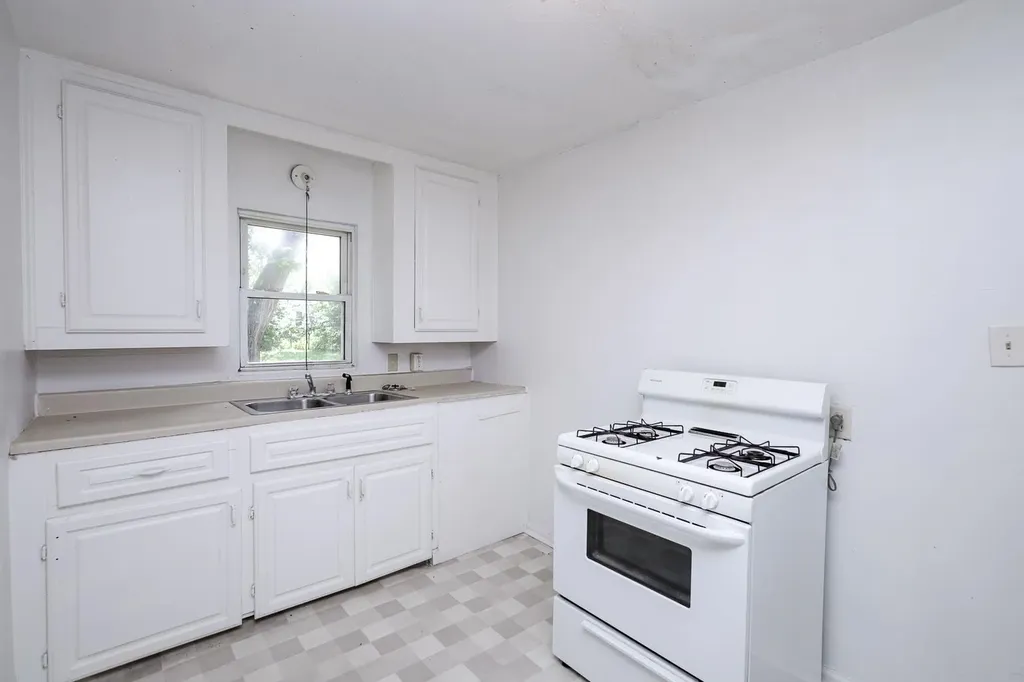 1738 N Poplar Wichita KS 67214