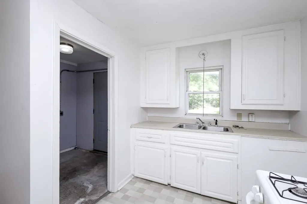 1738 N Poplar Wichita KS 67214