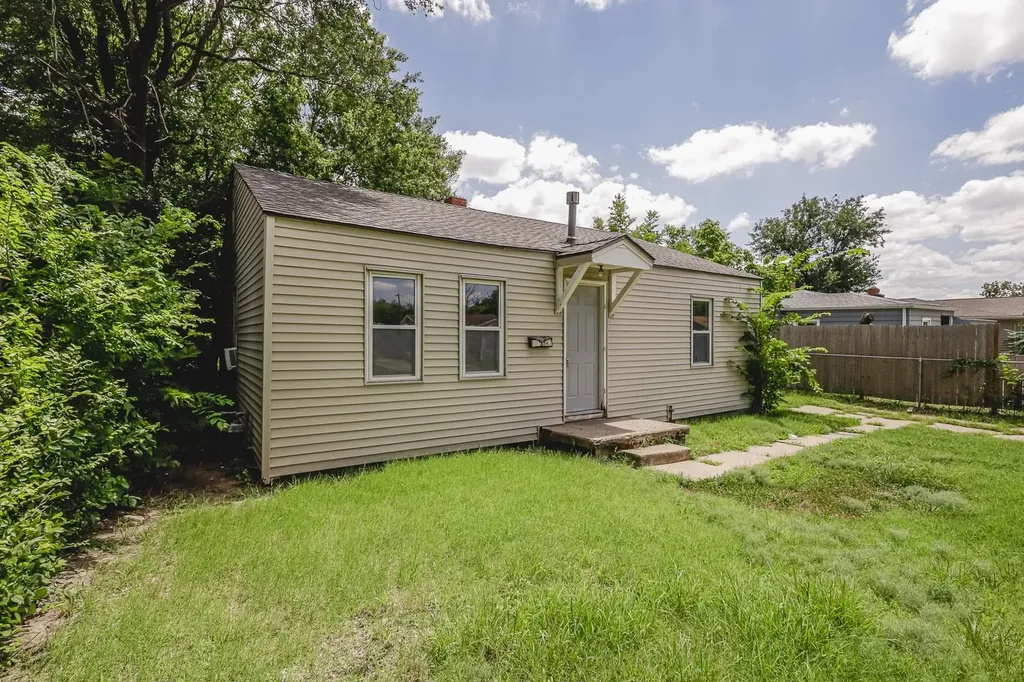 1738 N Poplar Wichita KS 67214