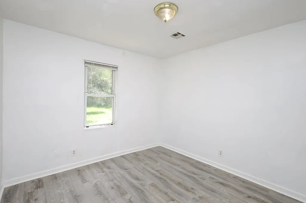 1738 N Poplar Wichita KS 67214