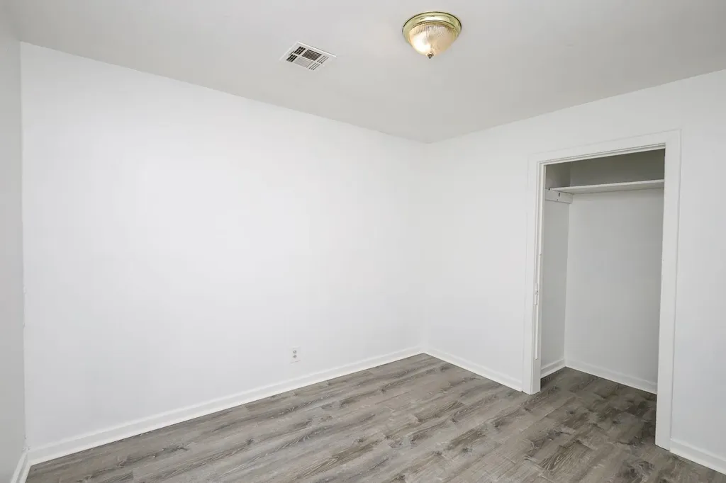 1738 N Poplar Wichita KS 67214