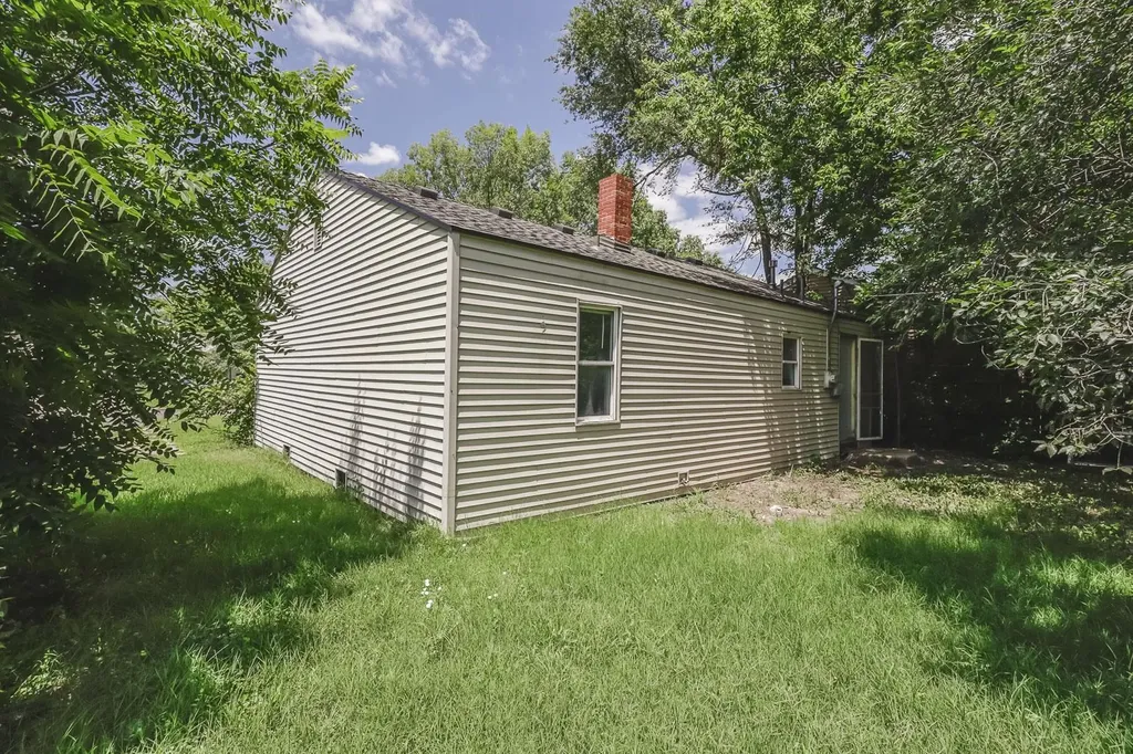 1738 N Poplar Wichita KS 67214