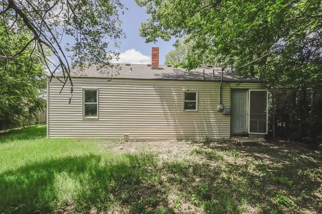 1738 N Poplar Wichita KS 67214