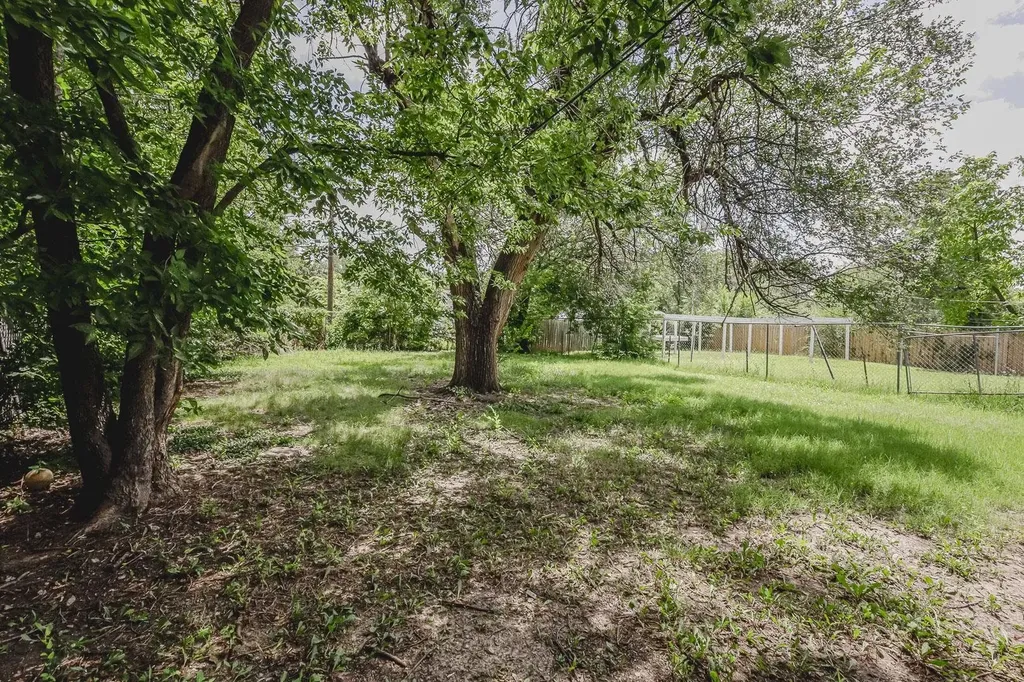 1738 N Poplar Wichita KS 67214