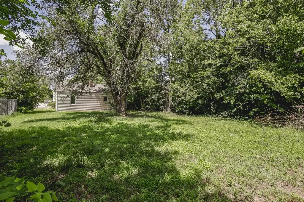 1738 N Poplar Wichita KS 67214