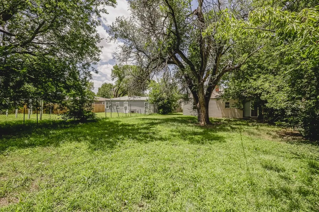1738 N Poplar Wichita KS 67214