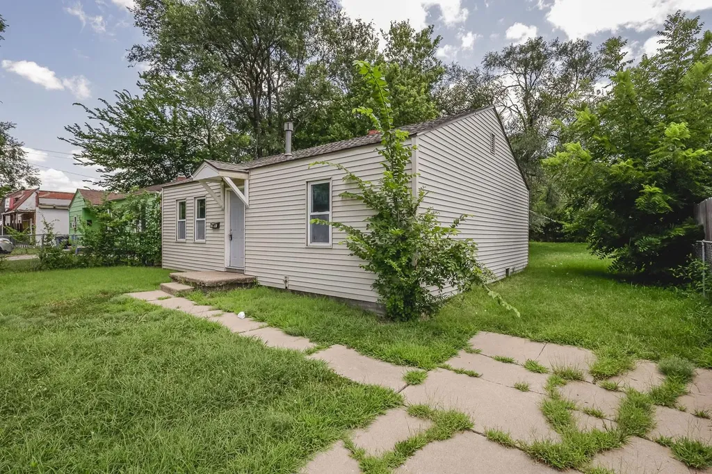 1738 N Poplar Wichita KS 67214