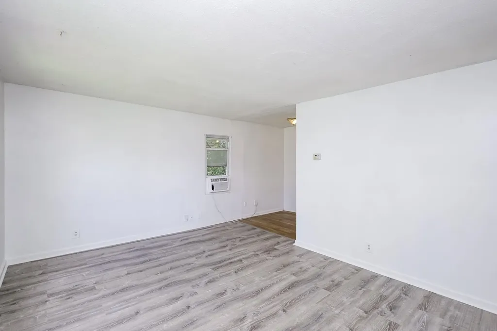 1738 N Poplar Wichita KS 67214
