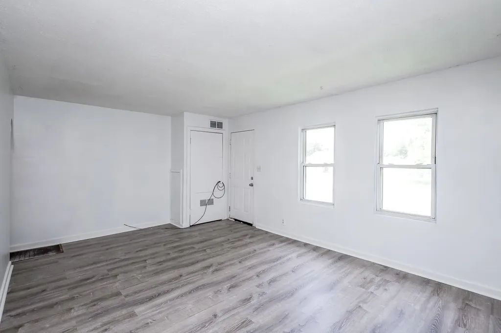 1738 N Poplar Wichita KS 67214