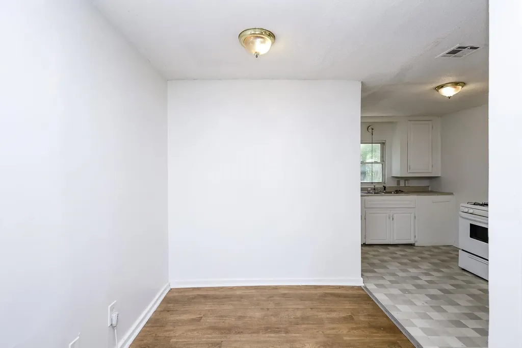 1738 N Poplar Wichita KS 67214