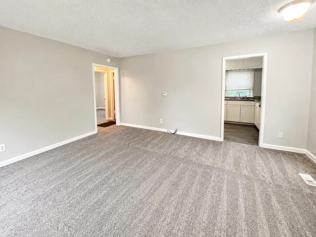 1921 N Madison Avenue Wichita KS 67214-1927