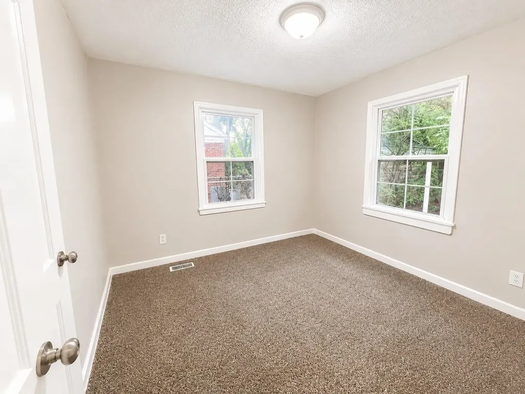 1921 N Madison Avenue Wichita KS 67214-1927