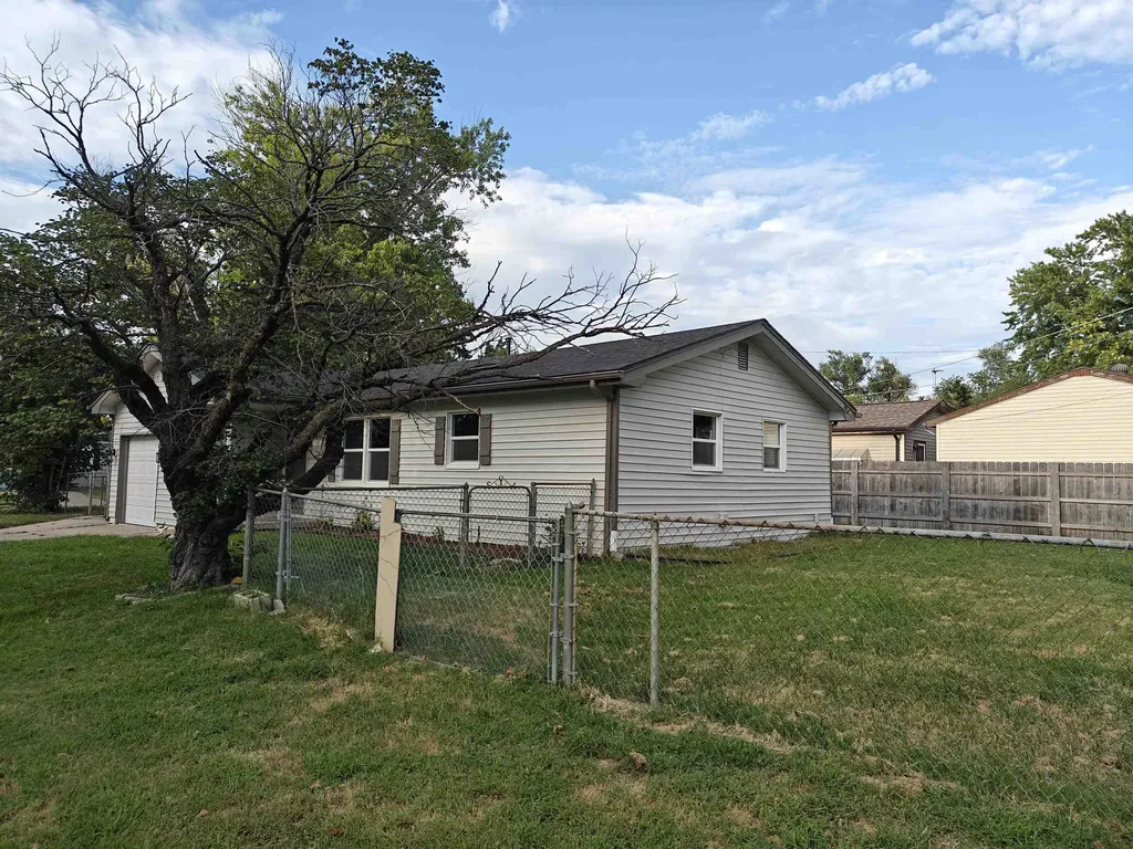 3568 S Downtain Wichita KS 67217