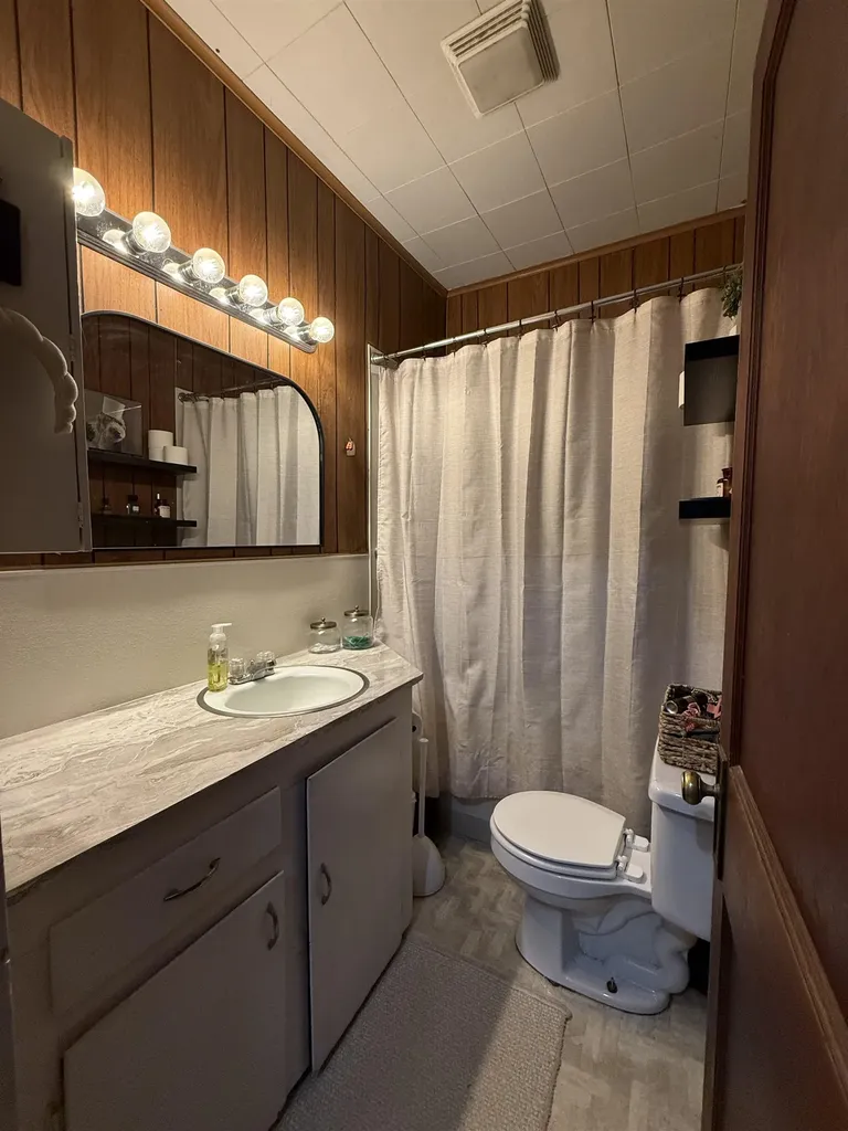 1319 E 12th Avenue Winfield KS 67156