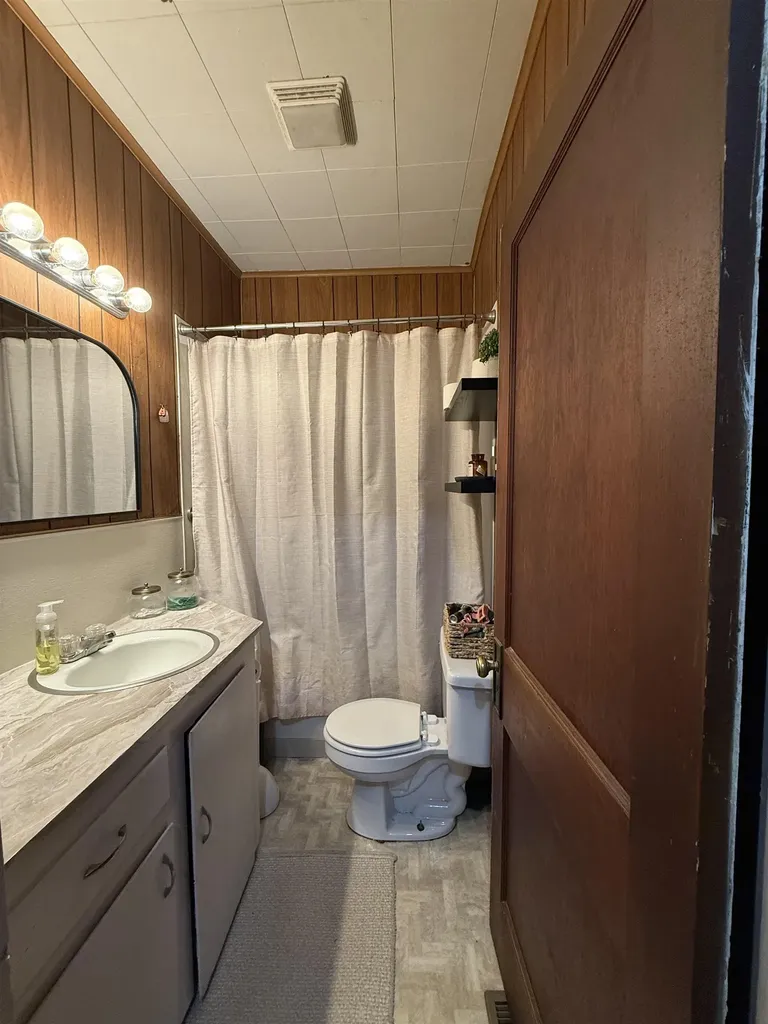1319 E 12th Avenue Winfield KS 67156
