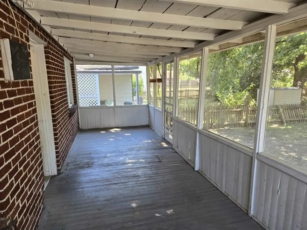 1319 E 12th Avenue Winfield KS 67156