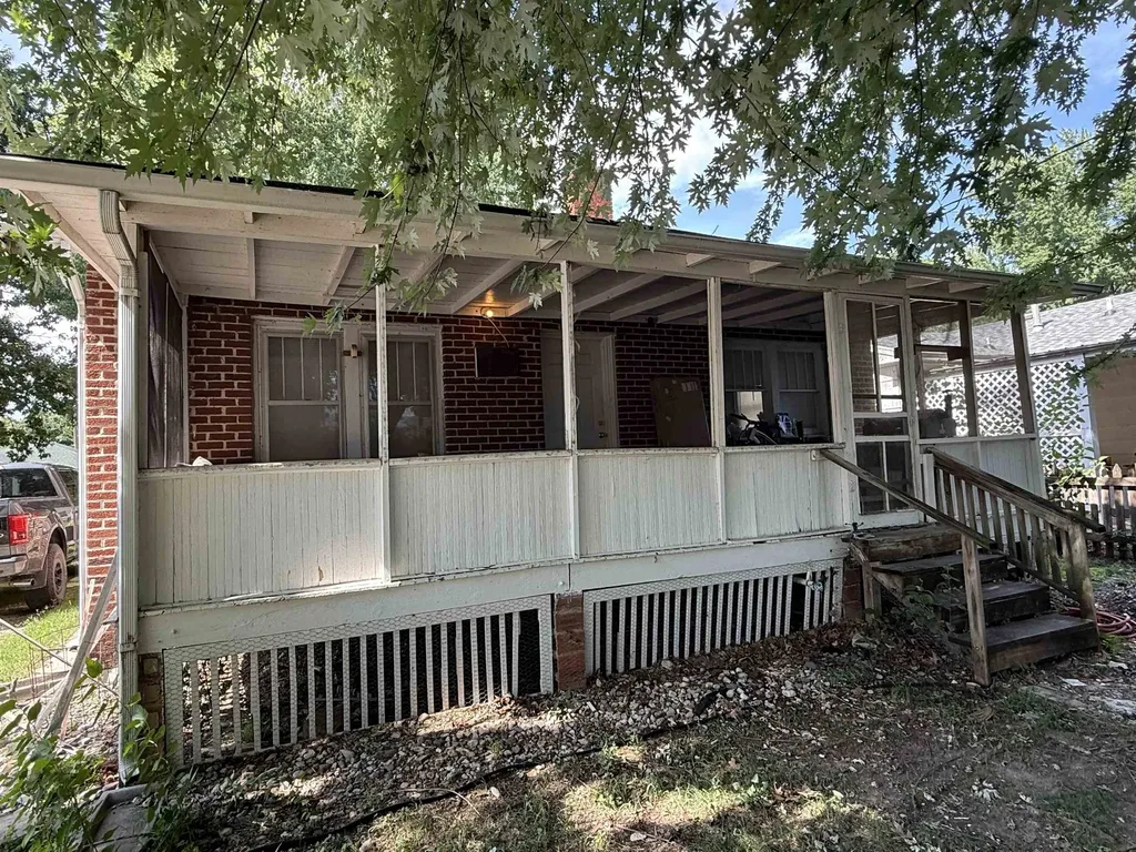 1319 E 12th Avenue Winfield KS 67156