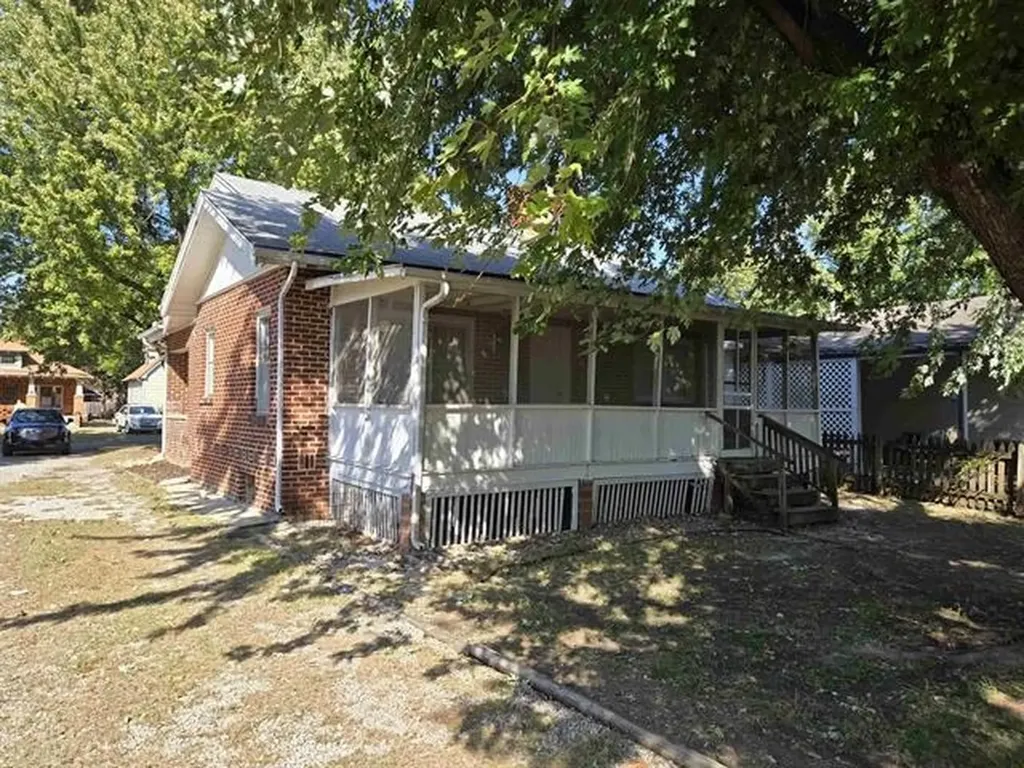 1319 E 12th Avenue Winfield KS 67156