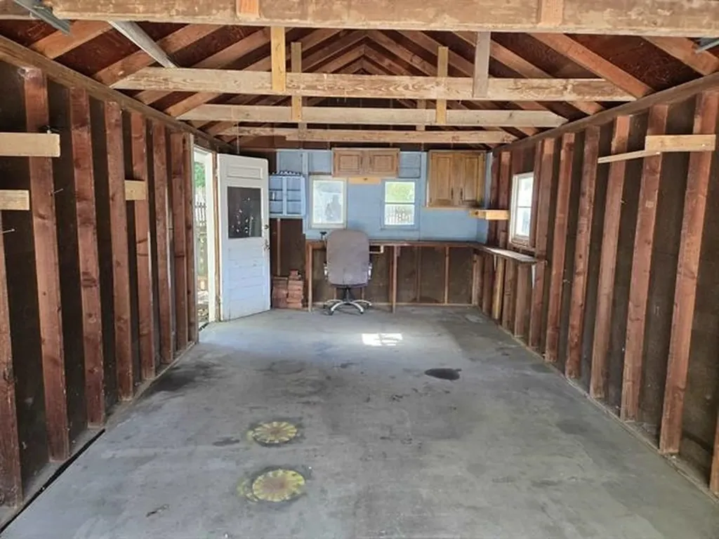 1319 E 12th Avenue Winfield KS 67156
