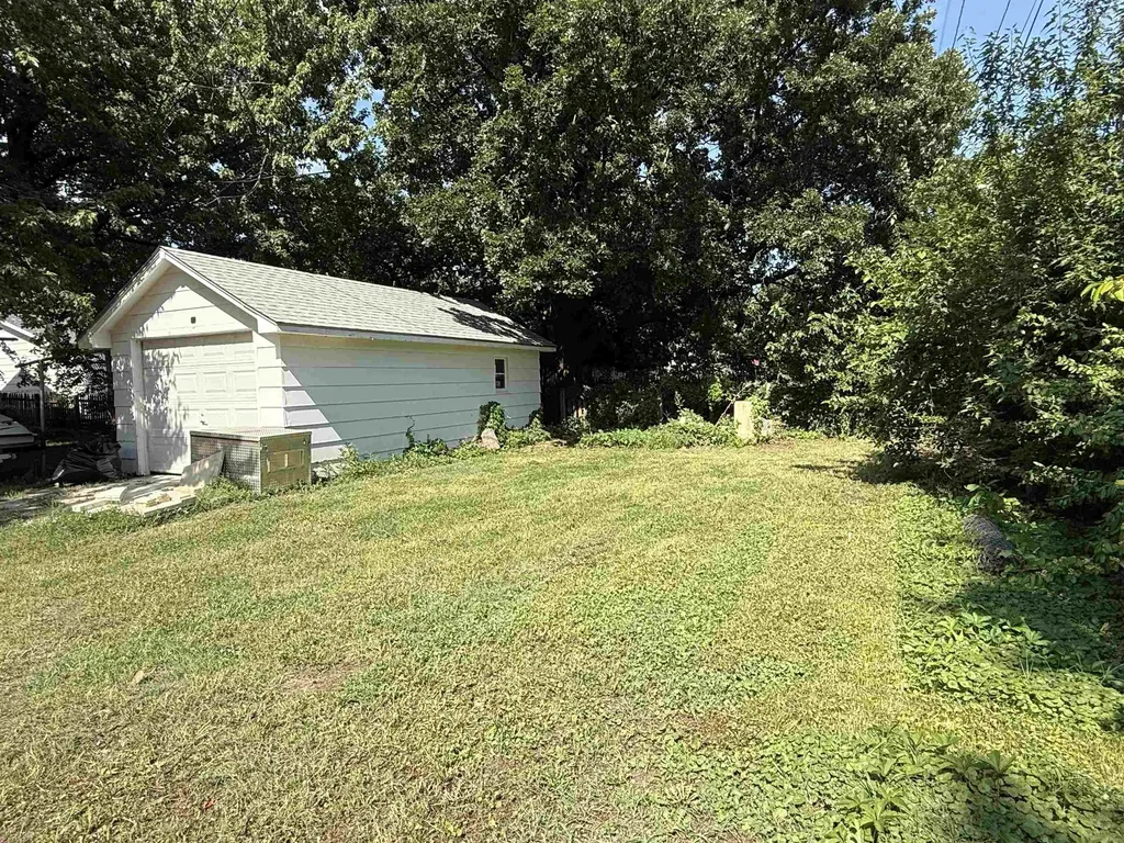1319 E 12th Avenue Winfield KS 67156
