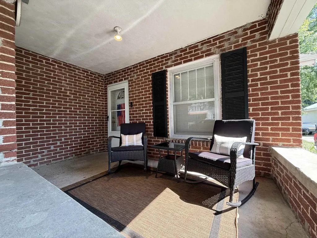 1319 E 12th Avenue Winfield KS 67156