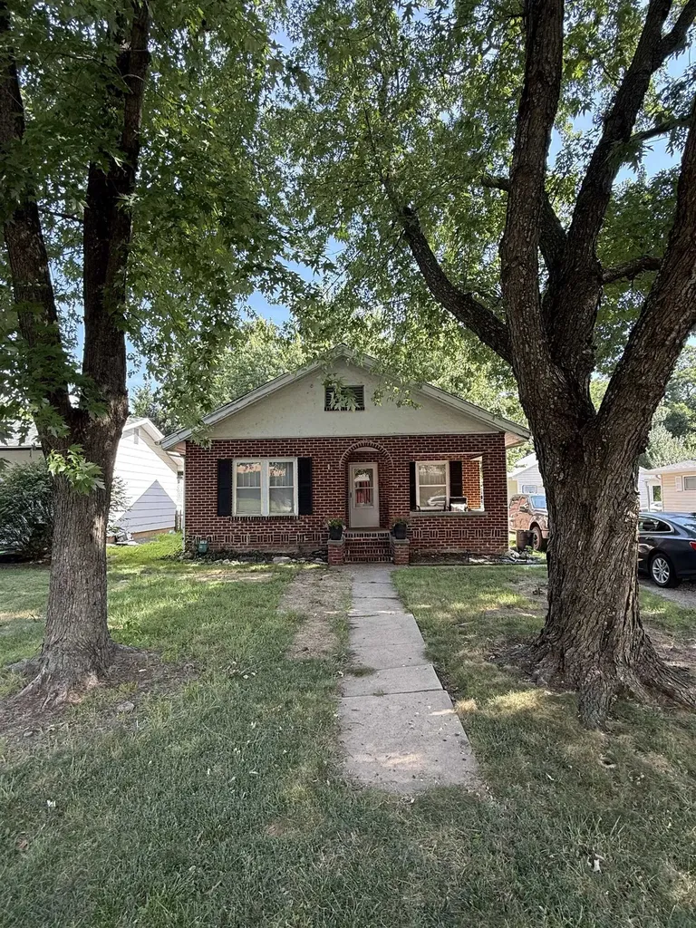 1319 E 12th Avenue Winfield KS 67156