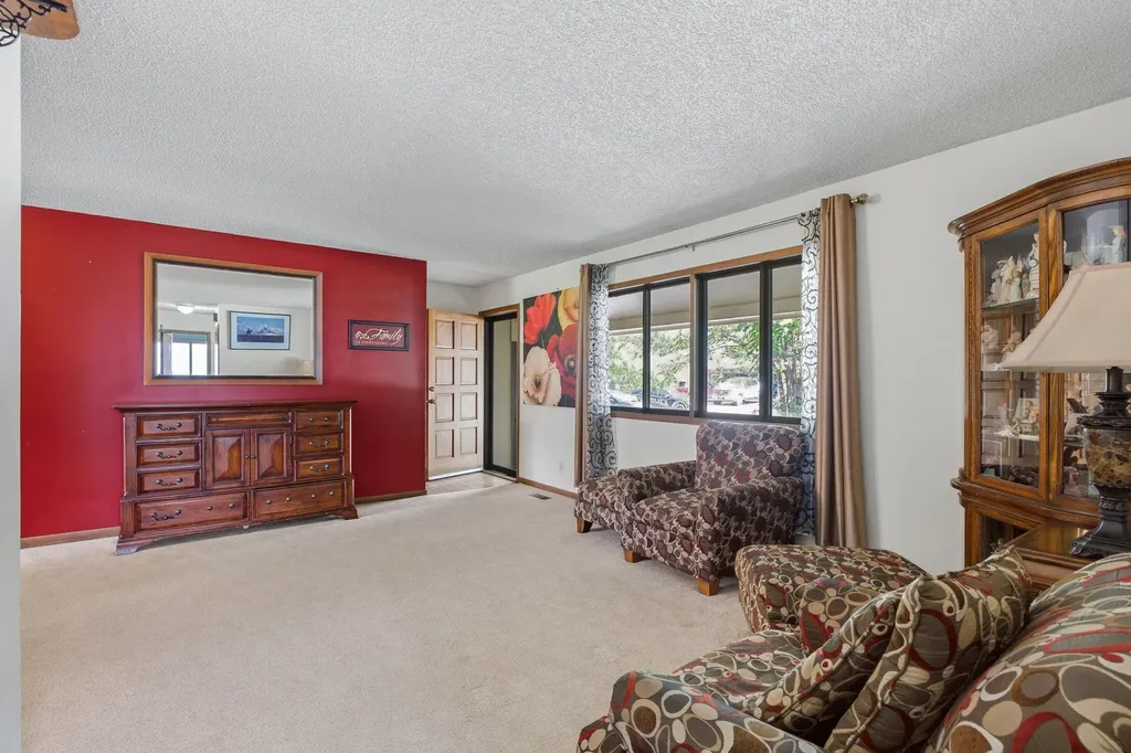 15 Sunset Drive Hesston KS 67062
