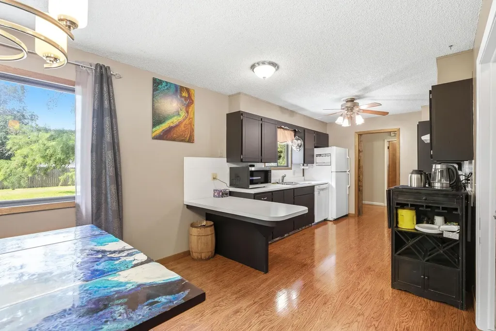15 Sunset Drive Hesston KS 67062