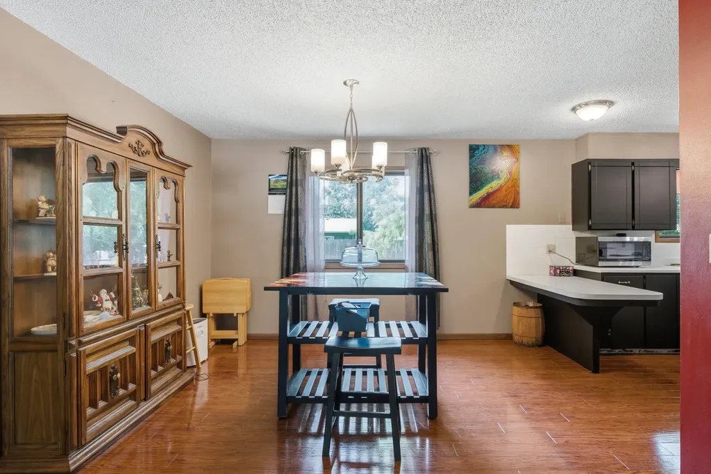 15 Sunset Drive Hesston KS 67062