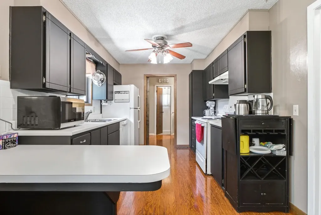 15 Sunset Drive Hesston KS 67062
