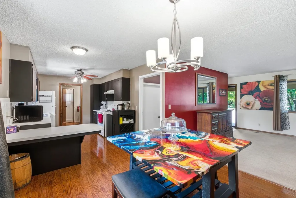 15 Sunset Drive Hesston KS 67062