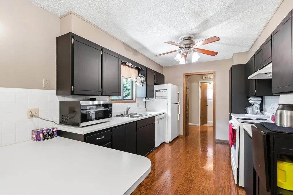 15 Sunset Drive Hesston KS 67062