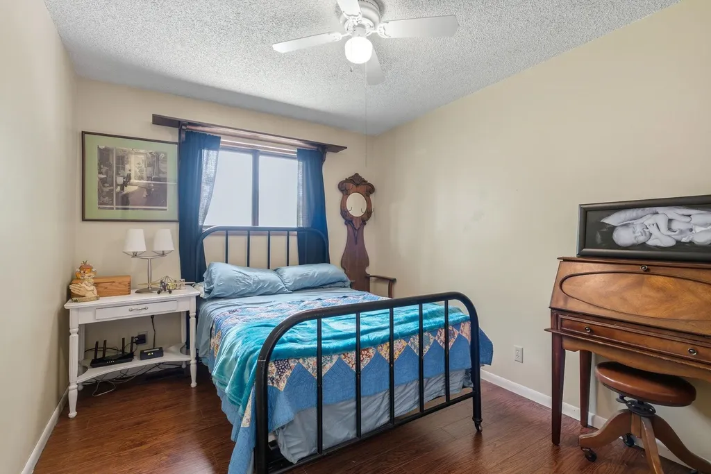 15 Sunset Drive Hesston KS 67062