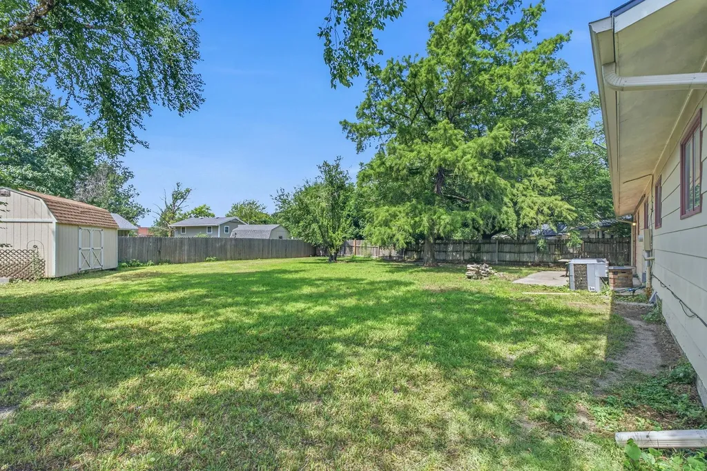 15 Sunset Drive Hesston KS 67062