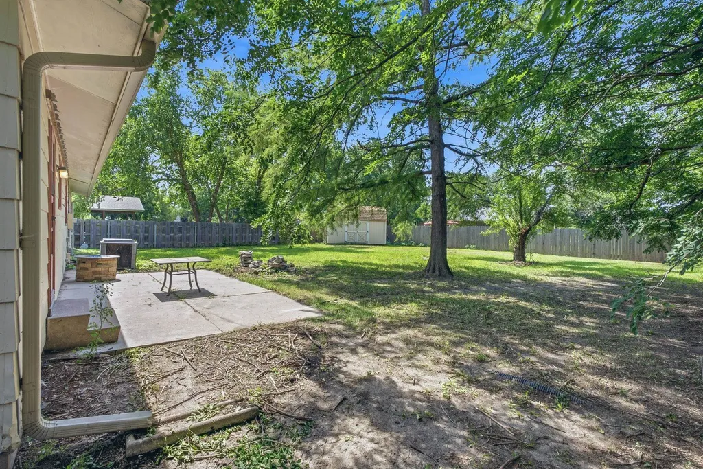 15 Sunset Drive Hesston KS 67062