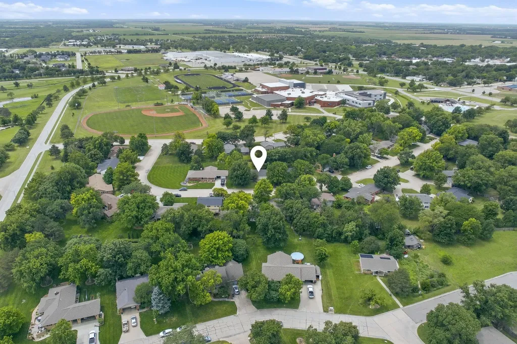 15 Sunset Drive Hesston KS 67062