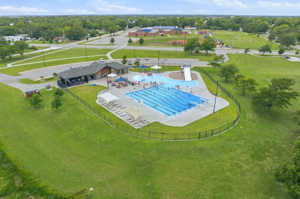 15 Sunset Drive Hesston KS 67062