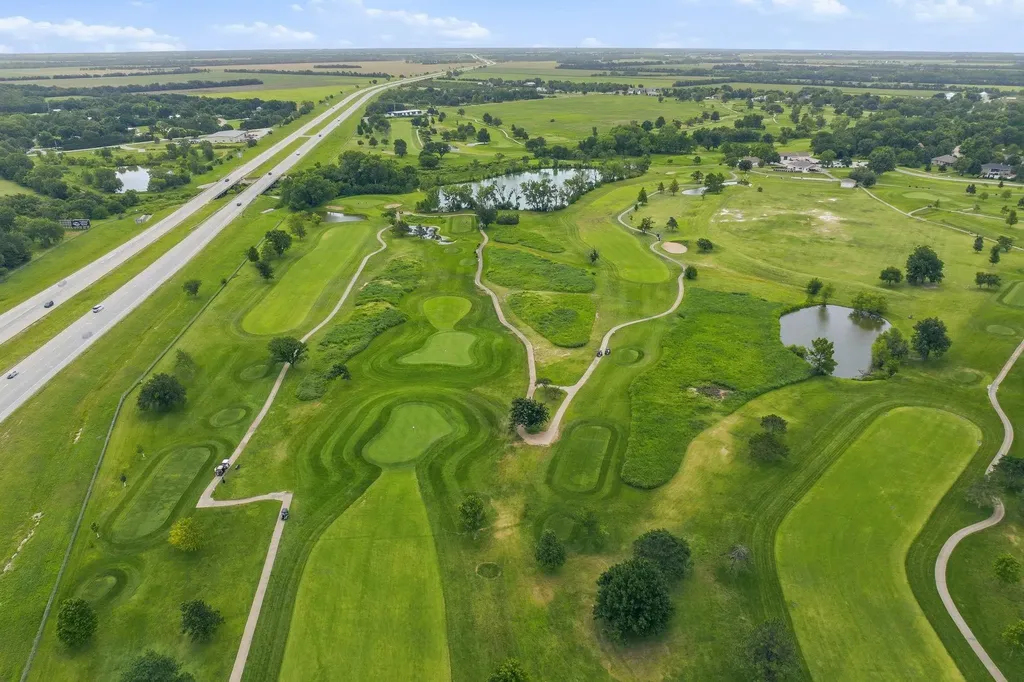 15 Sunset Drive Hesston KS 67062
