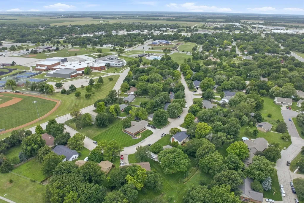 15 Sunset Drive Hesston KS 67062