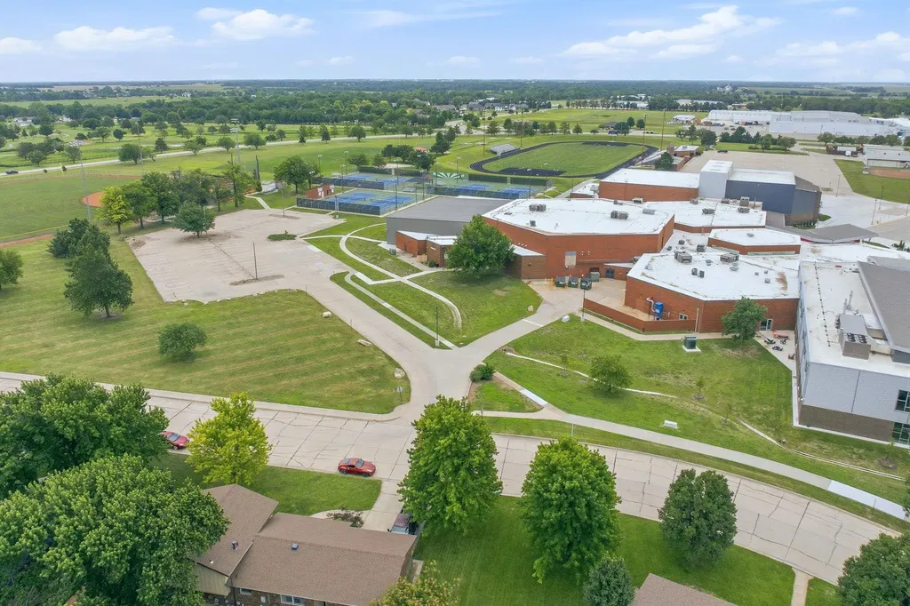 15 Sunset Drive Hesston KS 67062