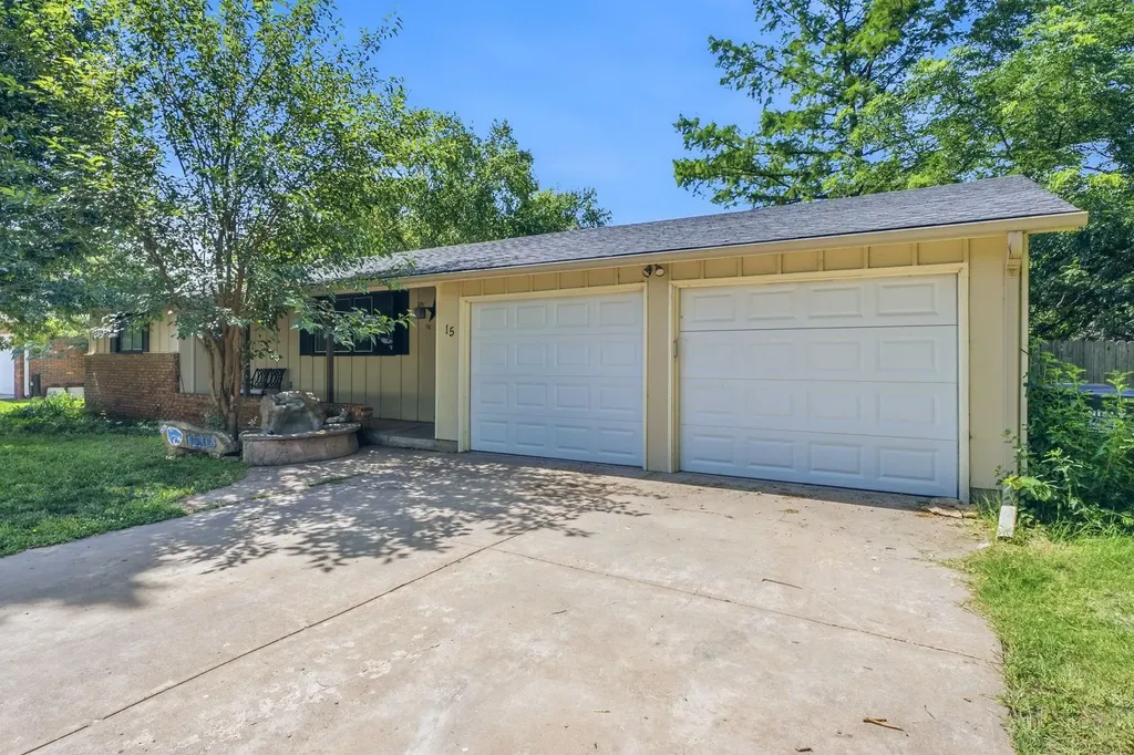 15 Sunset Drive Hesston KS 67062