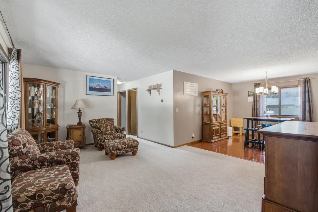 15 Sunset Drive Hesston KS 67062