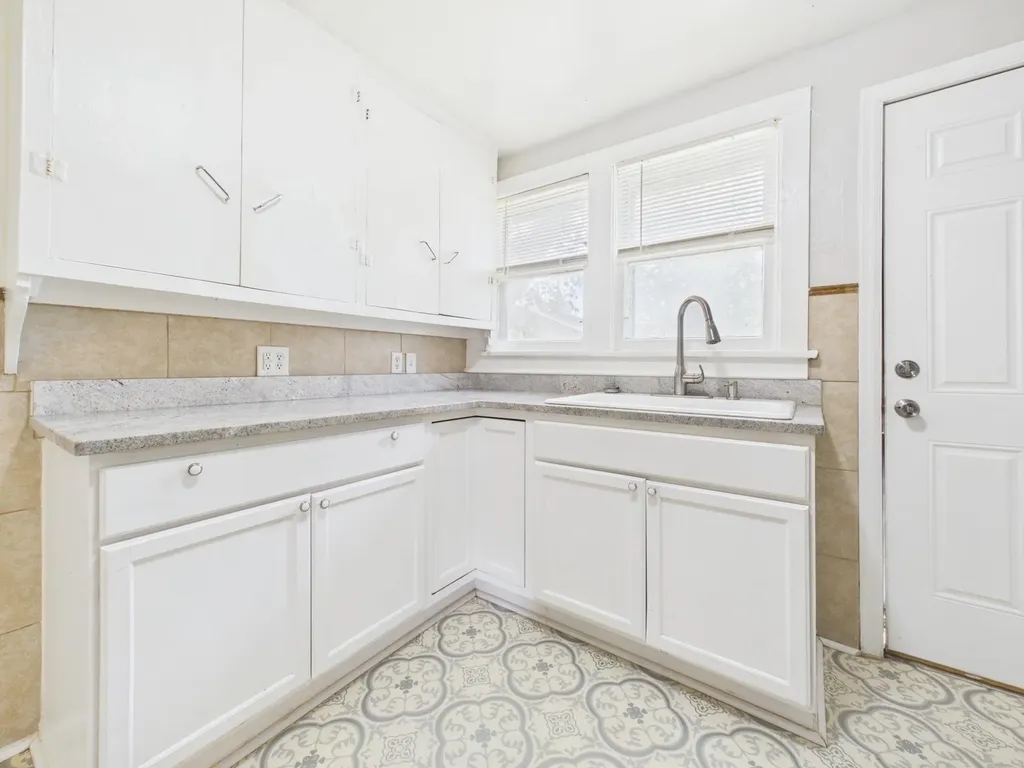 904 S Glenn Avenue Wichita KS 67213