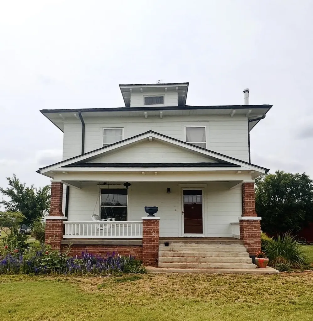 309 NE 120 Road Harper KS 67058